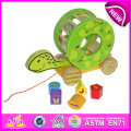 O brinquedo de carrinho de tartaruga para crianças, Brinquedo de madeira bonito vai de brinquedo para crianças, Bonito puxar e empurrar o brinquedo para o bebê W05b071